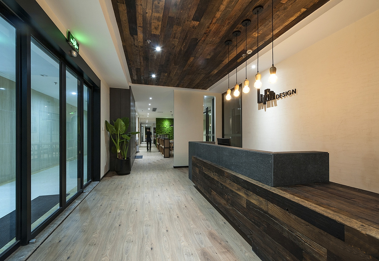 20181018024649755.jpg 辦公室前臺(tái)設(shè)計(jì)實(shí)景2